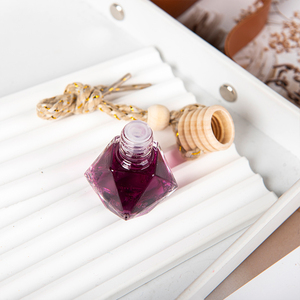 <span class=keywords><strong>Diffusore</strong></span> di Profumo per Auto Personalizzato OEM, Deodorante con Olio Essenziale 8ml in Bottiglia di Vetro Appesa - Product Image 3