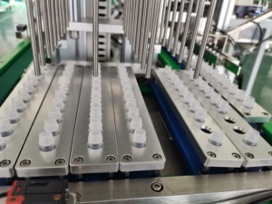 Macchina automatica dello stampaggio ad iniezione di plastica per il tubo della raccolta del sangue che fa la macchina con la macchina di GMP - Product Image 4