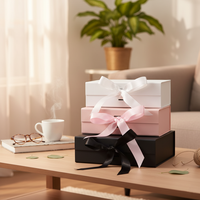 Großhandel Geschenk box Verpackung geprägte Pappe Versand Magnetische schwarze Kleidung Papier boxen zum Verpacken