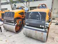 2024 nouveau 3 tonnes 5 tonnes vibrant Mini rouleau de route compacteur Machine pneu rouleau de route pour le compactage d'asphalte