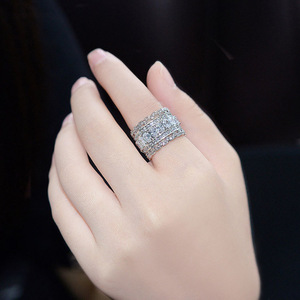 Anello Largo con Design Traforato in Pizzo, Elegante Anello da Dito per Donne - Product Image 3
