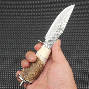 Coltello da Caccia Damascus 67 Floor con Manico in <span class=keywords><strong>Corno</strong></span> <span class=keywords><strong>di</strong></span> <span class=keywords><strong>Cervo</strong></span>, Affilato per Campeggio e Sopravvivenza all'Aperto, con Custodia in Pelle - Product Image 4