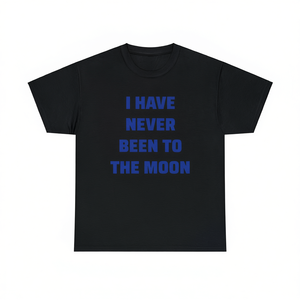 Maglietta “Non ho mai visto la Luna” – Regalo Spaziale, Maglietta Ironicamente Sarcatica con Meme, Divertente Design Astronauta Alieno - Product Image 2