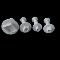 Set Peralatan Memanggang Kue 3D Kustom 439, Pemotong Kue Plastik Warna-warni dengan Pegangan Pegas Bentuk Belah Ketupat