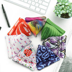 Support <span class=keywords><strong>de</strong></span> téléphone portable triangulaire moderne en tissu microfibre, personnalisable, motif dessin animé, support plat, cadeau publicitaire - Product Image 1
