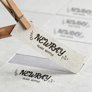 Autocollant en papier blanc avec logo personnalisé, papier texturé <span class=keywords><strong>de</strong></span> luxe, impression à l'<span class=keywords><strong>encre</strong></span> <span class=keywords><strong>noire</strong></span>, étiquette rectangulaire personnalisée, faible MOQ, vente en gros d'usine - Product Image 1