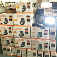 Luz de inundación solar 1000W para exteriores con sensor de movimiento Luz de inundación solar Ip66 Control remoto Material ABS impermeable