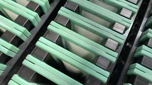 Soluzione Completa di Contenimento per Celle Prismatiche |   Sistema di Airbag Adattivi |   Uniformità della Pressione al 100% - Product Image 4