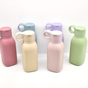 Tasse à eau en silicone pour bébé, qualité alimentaire, sans BPA, écologique, avec paille, pour tout-petits et enfants, idéale pour les repas et les boissons des nourrissons – Vente directe usine - Product Image 1