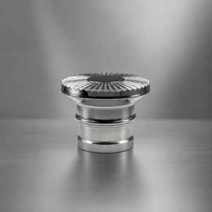 Capuchon de parfum de luxe multicouche en alliage de <span class=keywords><strong>zinc</strong></span>, finition miroir argenté électrolytique, dessus cranté effet soleil, personnalisable avec logo, fabrication OEM - Product Image 4