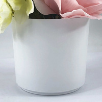 Roses artificielles dans des pots en plastique - Décoration écologique pour la maison, chambre et occasions de mariage