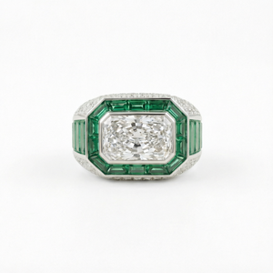 Bague KIVORA en platine 950 avec diamant de laboratoire taille radiant de 2,53 carats, sertissage invisible, halo émeraude pavé, bande large, certifiée IGI - Product Image 1