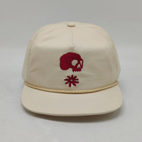 Casquette personnalisée à profil bas, style snapback, non structurée, avec logo brodé personnalisé et étiquette ajoutée