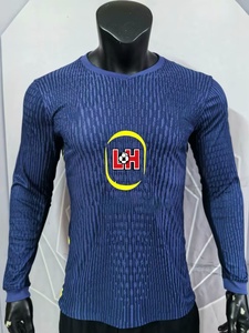 Camiseta de Jacquard de fútbol del equipo español 2526, tela de poliéster de secado rápido personalizada, nombre, logotipo impreso, uniforme de club de fútbol - Product Image 2