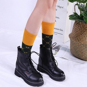 ถุงเท้ากีฬาสำหรับผู้ใหญ่,ถุงเท้าหลอดปานกลางแบบเรียบง่าย - Product Image 2