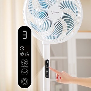 Ventilador de pie Midea de 7 aspas, blanco, de bajo consumo, para dormitorio o habitación. - Product Image 2