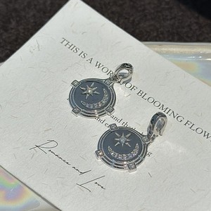 Colgante de Plata de Ley S925 con Microincrustaciones de Estrella Hexagonal, Diseño Retro Simple con Joyería Ligera, Amuleto de Luna - Product Image 1