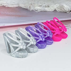 [3 couleurs] Chaussons à talons hauts pour poupée de 30 cm, accessoires pour <span class=keywords><strong>maison</strong></span> de poupée, chaussures de déguisement, décoration en plastique pour mini-poupée - Product Image 1
