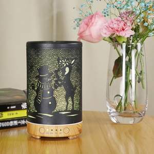 Diffuseur d'arômes en fer en forme de cerf et de bonhomme de neige, humidificateur de 100 ml avec lumière LED pour la maison, le bureau, cadeau de Noël - Product Image 1