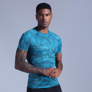 T-shirt athlétique pour homme coupe ajustée résistant aux odeurs pour la récupération et l'entraînement avec technologie d'évacuation de l'humidité - Product Image 4