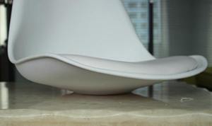 Chaise de <span class=keywords><strong>salle</strong></span> <span class=keywords><strong>à</strong></span> <span class=keywords><strong>manger</strong></span> minimaliste en plastique PP blanc, siège ergonomique avec coussin, pieds en bois naturel, pour hôtel, salon, meubles - Product Image 6