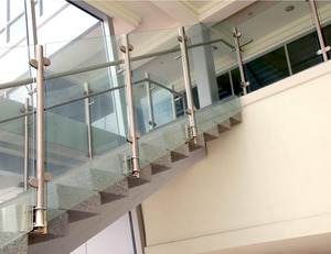 Rampe en verre en alliage d'aluminium certifiée sécurité pour balcon de bâtiment de grande hauteur, résistante au vent, avec quincaillerie performante - Product Image 4