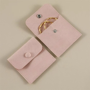 Pochette à bijoux en microfibre en gros, 8*8cm, faite à la main, pour boucles d'oreilles, colliers, bagues, avec logo - Product Image 2