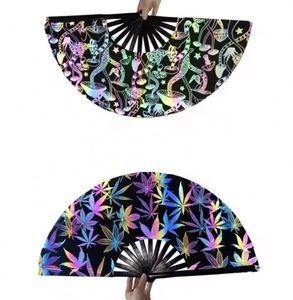 Éventail pliable promotionnel en bambou noir de 33 cm avec tissu réfléchissant de 13 pouces - Product Image 5