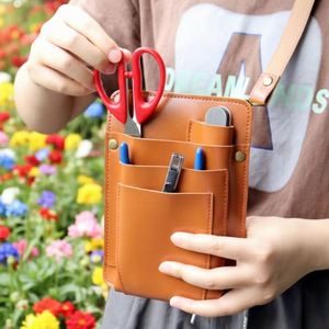 Bolsa de Herramientas de Jardinería de Cuero PU de Envío Rápido con Múltiples Ranuras, Diseño Portátil para Regalos de Bienvenida - Product Image 1