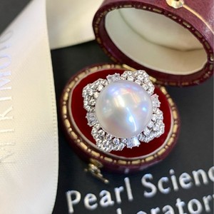 Anillo de Plata de Ley 925 con Perla Natural de 12-13 mm, Redonda, con Fuerte Brillo, Ligeras Imperfecciones, Pureza del Metal de 14k, Diseño de Boca Móvil, Caja de Regalo - Product Image 5