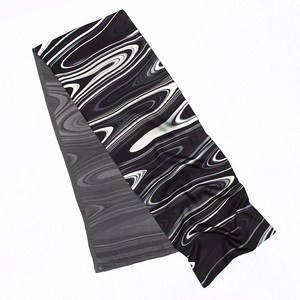 Sciarpa Premium Personalizzata 130x130 in Misto Seta-Lana, Bandana in Lana, Elegante Accessorio Femminile, Sciarpa alla Moda con Frange per Personalizzazione - Product Image 3