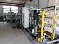 Machine de dessalement d'eau salée à haute capacité 5000 LPH avec pompe PLC, osmose inverse et cuve sous pression en acier inoxydable 304 pour eau potable et irrigation