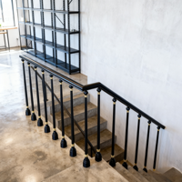Rampes aluminium-magnésium couleur noir et or à la mode Rampe de pont en aluminium Broche blanche Balustrade d'escalier pour la villa