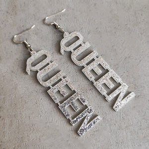 Boucles d'oreilles en acrylique Lettres de mode QUEEN Boucles d'oreilles pendantes exagérées pour femmes Uionen 2346 - Product Image 2