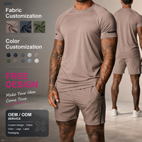 Ensemble de sport pour homme en polyester et élasthanne, avec logo personnalisé, haut à manches courtes col ras du cou et coupe slim, short assorti à rayures latérales