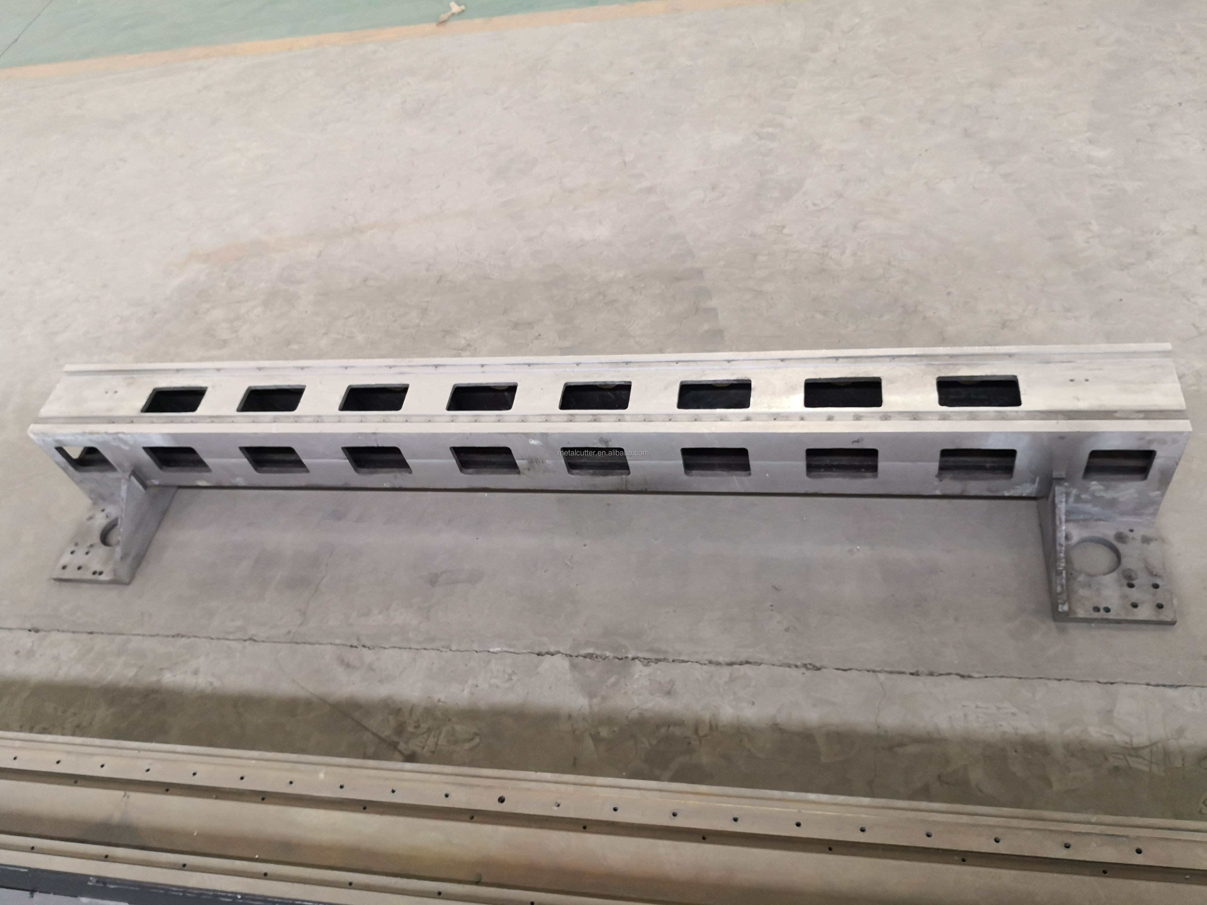 2000w Excellent Rigidity Steel sheet metal fiber laser cutting machine