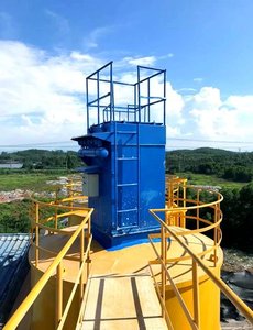 Betonmischstation mit Staubabscheider und Druckluft-Staubentfernung; Zementwerk-Silo - Product Image 2