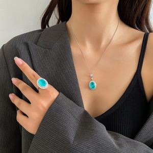 Conjunto de Collar y Pendientes Delicados, Minimalistas y Ecológicos de Cobre con Circonita Paraíba para Mujer, para un Estilo Refinado Diario - Product Image 5