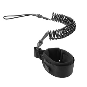 Surf Leash 10ft 5.5mm TPU Corde de sécurité élastique avec boucle de fixation Noir Design minimaliste unisexe - Product Image 1