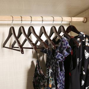 Cintres en <span class=keywords><strong>bois</strong></span> enduits de peinture en caoutchouc de couleur noire pour adultes - Product Image 4