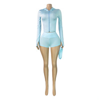 Nouvel arrivage EN STOCK Ensemble décontracté trois pièces pour femme : Haut à capuche zippé à manches longues et short à col rabattu