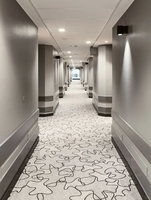 Tapis de couloir personnalisé à motifs floraux pour hôtel, imprimé numériquement en 3D, en polyester à poils moyens, antidérapant, long tapis de couloir pour motel