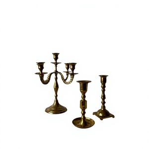 Ensemble de candélabres en laiton avec trois pièces en forme de colonne, décoration de la maison, porte-bougies, décoration de mariage, designs personnalisables et durables - Product Image 1