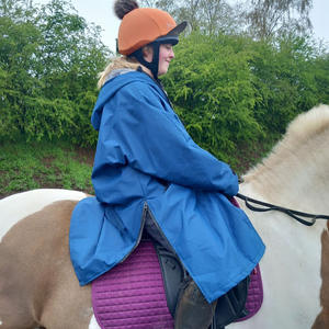 Chaqueta de lluvia para montar logotipo personalizado Club Team Equine Robe a prueba de viento reciclado impermeable transpirable bata ecuestre - Product Image 5