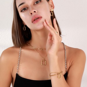 ชุด4ชิ้นสแตนเลสสตีลใหม่ชุบทอง18K ชุดเครื่องประดับต่างหูสร้อยคอปราศจากการเสื่อมเสีย - Product Image 2