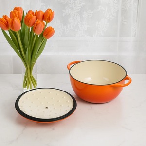 Ensemble de casseroles en <span class=keywords><strong>fonte</strong></span> <span class=keywords><strong>émaillée</strong></span> avec poignées rondes, certifié FDA LFGB, compatible avec tous les types de cuisinières, logo personnalisé - Product Image 3