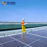 Structure de support de panneau solaire durable conçue pour les systèmes photovoltaïques sur toits métalliques industriels