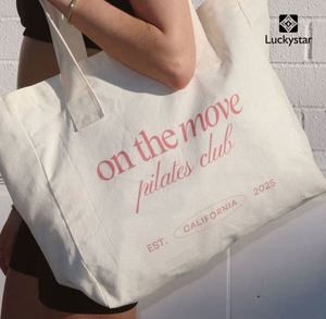 Sac fourre-tout sportif en toile de coton surdimensionné avec logo personnalisé imprimé et motif lettres, idéal pour le week-end, le shopping et la salle de sport - Product Image 2