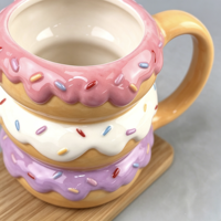 Tasse à café en céramique écologique en forme de donut avec anse couleur chocolat et effet crème gouttelette 501-600ml – Cadeaux d'affaires