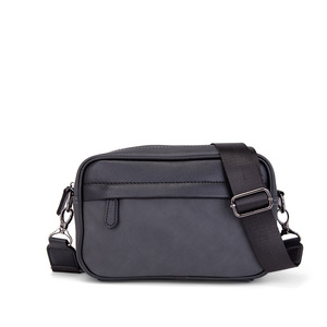 Bolso bandolera de cuero PU con estampado coreano de lujo para hombre - Product Image 1